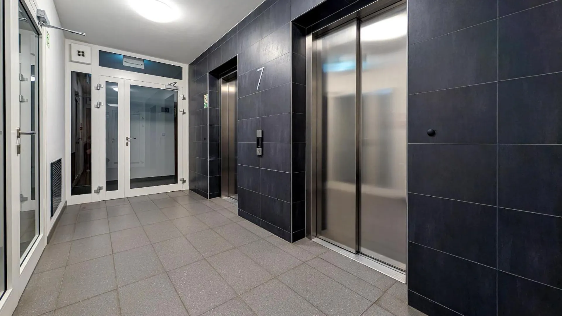 Wroclaw Urban Chic Apartment